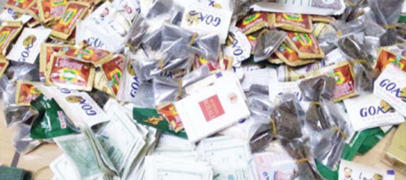 وافدان يروجان لأكثر من 1500 كيس تبغ ممنوع