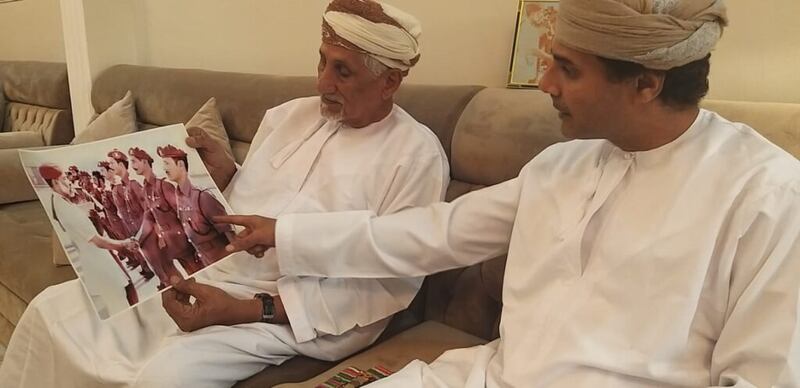 آخر الأحياء منهم يروي التفاصيل: حكاية السفراء الستة إلى مسقط ولقائهم بالسلطان قابوس بن سعيد