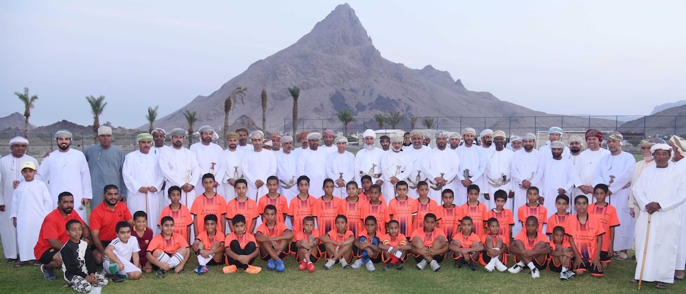 بنك مسقط يفتتح ملاعب جديدة في ولايتي قريات وينقل ضمن برنامج “الملاعب الخضراء”