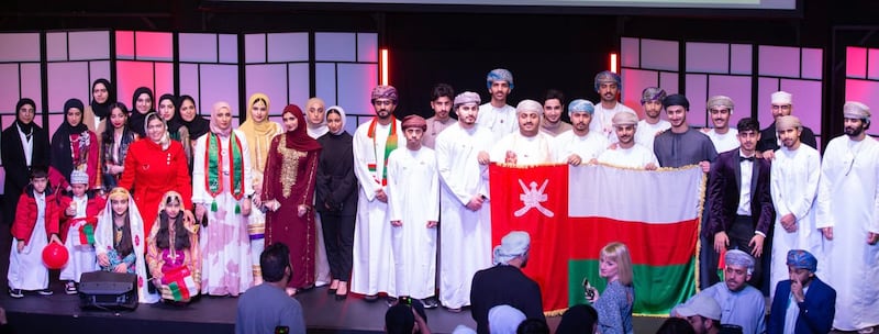 طلبتنا في مدينة جلاسجو يحتلفون بالعيد الوطني بـ “أُوبريت أُمسية وطن”