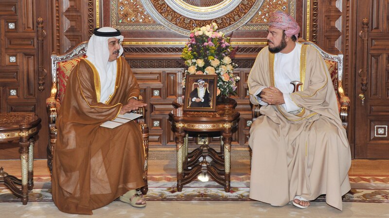 السيد أسعد يتلقى رسالة من ولي عهد أبوظبي