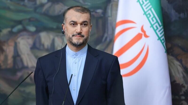 وزير الخارجية الإيراني يشيد بجهود سلطنة عمان في مفاوضات رفع العقوبات