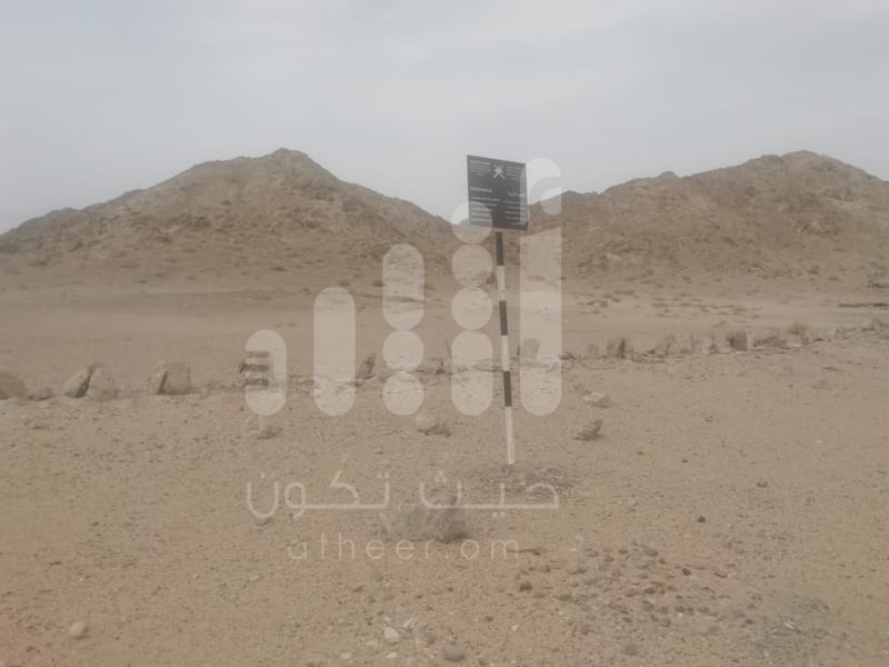 بالصور: مقابر في السلطنة لأناسٍ قيل بأنهم “خُسِف بهم”..وللعلم رأيٌ آخر