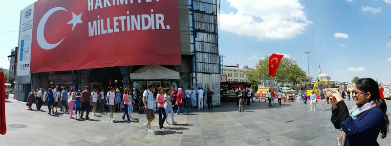 ما المدينة ذات الـ 3500 مسجد و84 متحفا و 10 قصور؟