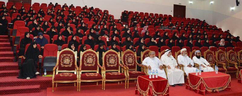 أكثر من (300) طالبة: افتتاح الدورة الفقهية الشرعية المكثفة وبرنامج الإجازة القرآنية