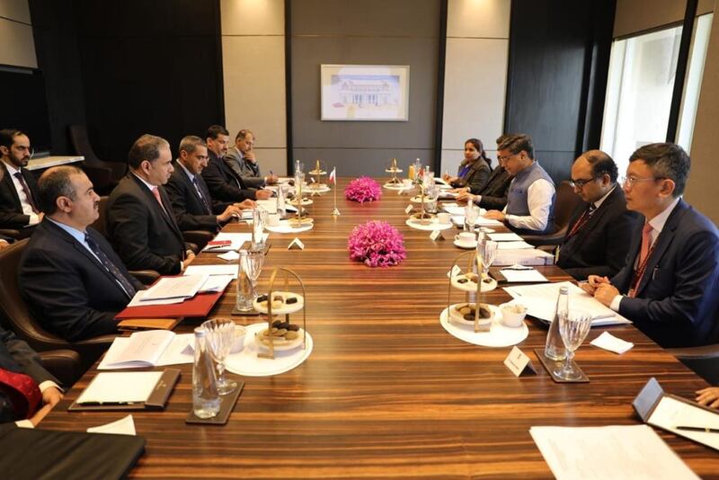 وفد عماني يزور مركز أبحاث فضائي بالهند