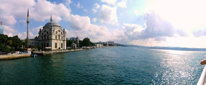 ما المدينة ذات الـ 3500 مسجد و84 متحفا و 10 قصور؟