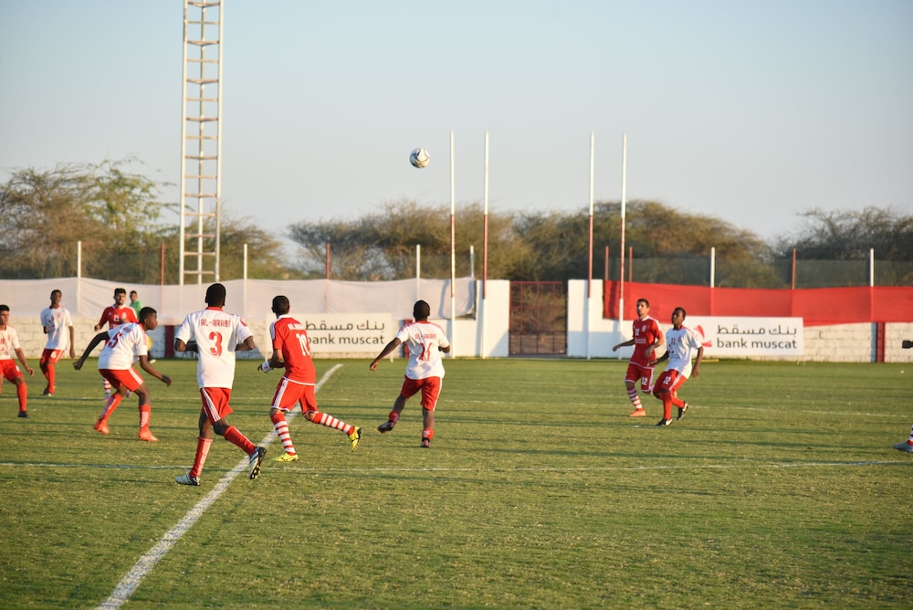 20 فريقًا يفوز ضمن “الملاعب الخضراء” وبنك مسقط يرفع عدد الفرق المستفيدة سنويًا