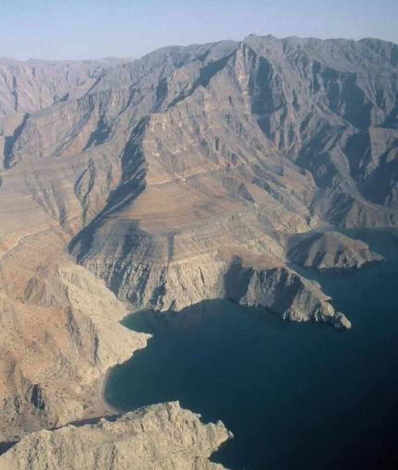 “رؤوس الجبال” ولعبة علي بابا