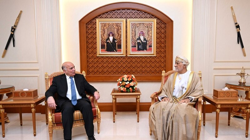 نائب رئيس الوزراء لشؤون الدفاع ووزير المكتب السلطاني يستقبلان نائب رئيس مجلس الوزراء العراقي