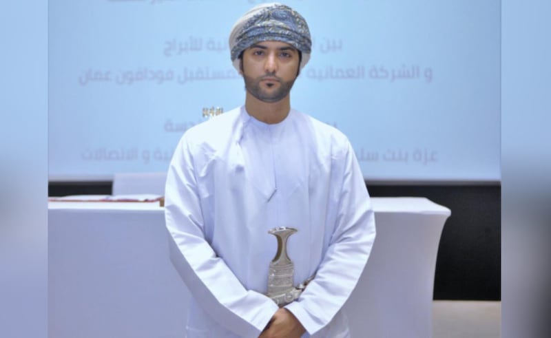 شاب عماني يروي قصة نجاحه في قطاع الاتصالات