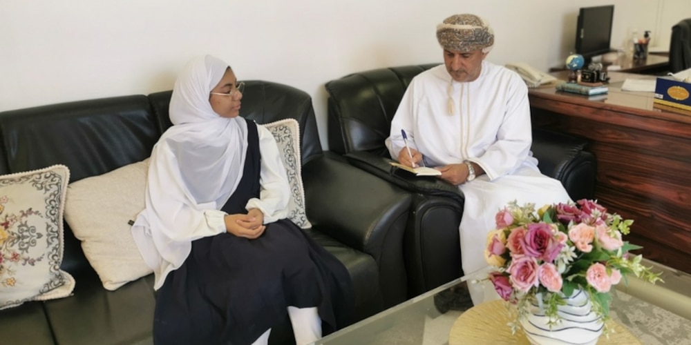 ماذا قالت الطالبة العمانية الفائزة بجائزة عالمية عن كتابة الرسائل؟