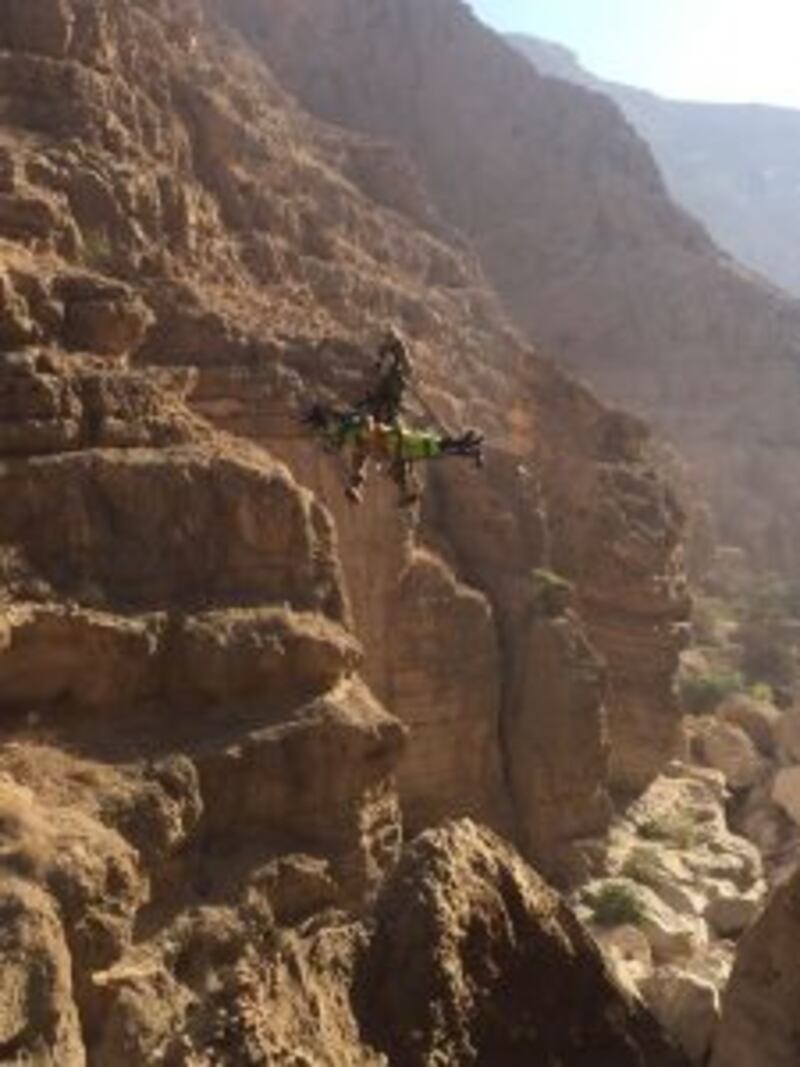 سقوط رجل من جبل وانتشال جثته