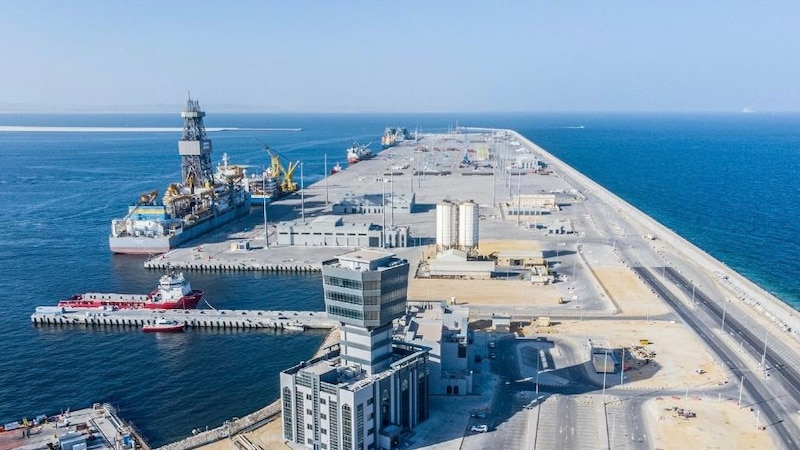 بدء تشغيل محطة البضائع العامة بميناء الدقم
