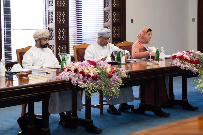 مناقشة إطلاق جائزة المدن الريادية وإدراج مواد دراسية عن الشركات الناشئة