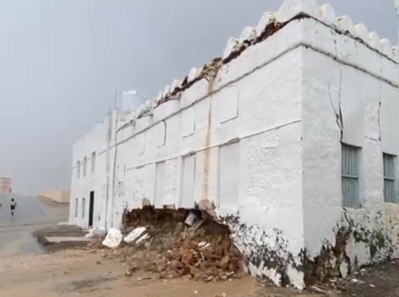 حكايات ترويها جدران المنزل المُنهار في صور جراء الأمطار