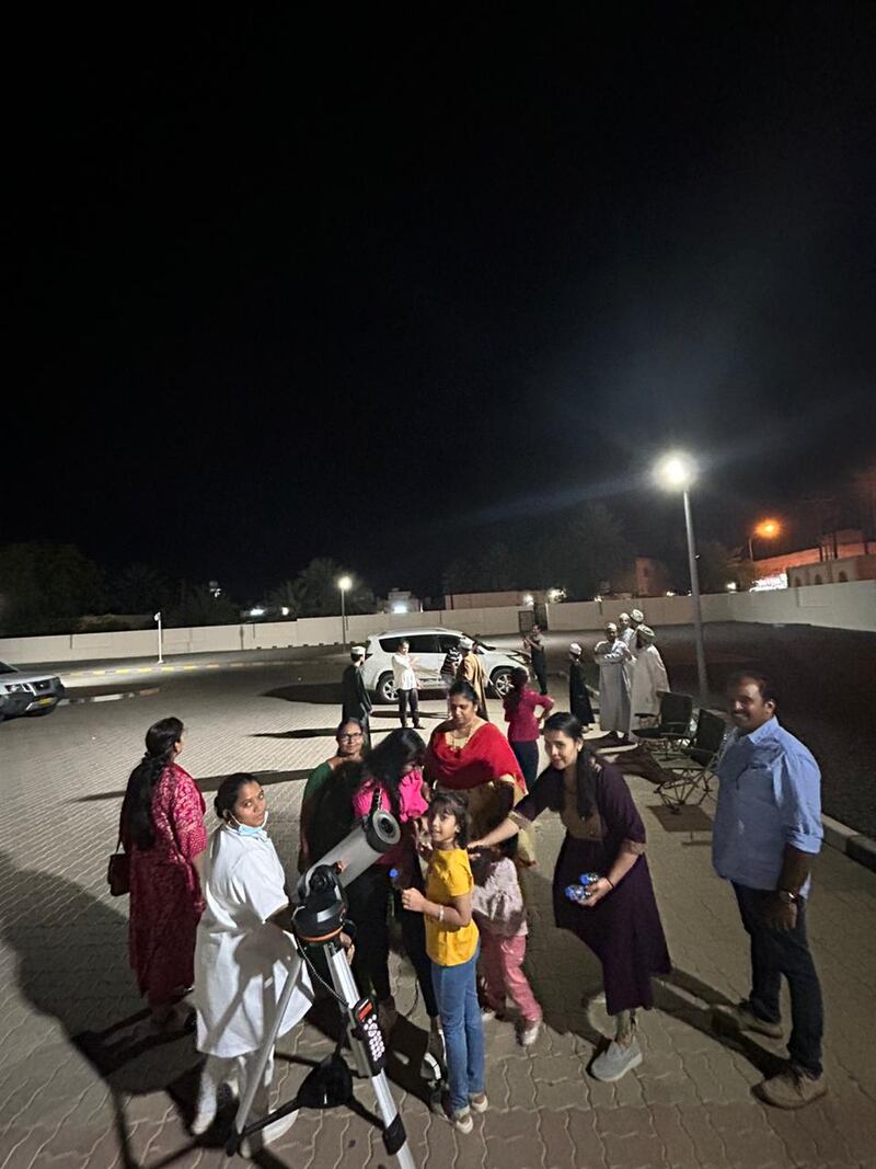 بالصور: رصد للقمر أثناء خسوفه “شبه الظل”