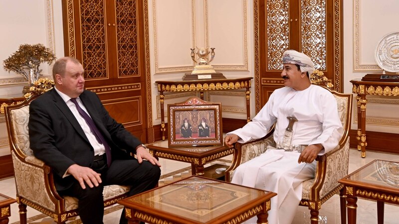 وزيرُ المكتب السُّلطاني يبحث مع السفير الروسي تعزيز التعاون الثنائي