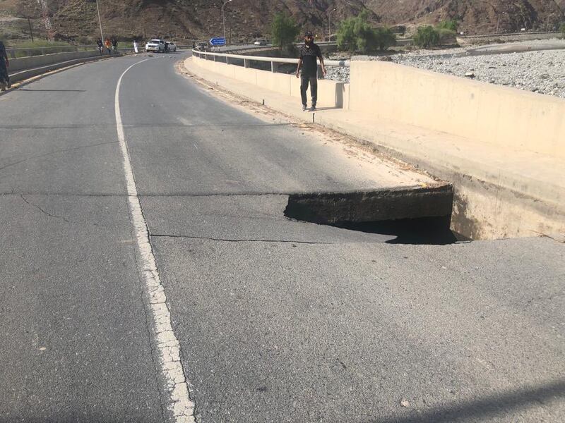 لمرتادي طريق نخل العوابي: انتبهوا؛ فالطريق غير سالك