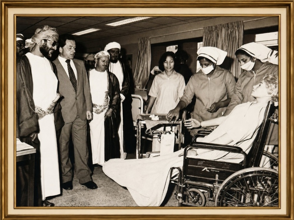 السيد ثويني بن شهاب يفتتح معهد العلوم الصحية في عام 1982م. كتاب عمان منذ الأزل (ج3)
