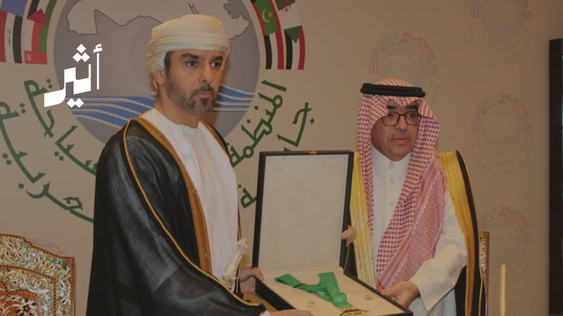 جلالةُ السُّلطانِ يُمنح وسام “قلادة السّياحة  العربيّة من الطبقة المُمتازة”