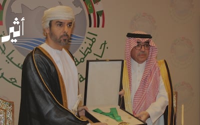 جلالةُ السُّلطانِ يُمنح وسام “قلادة السّياحة العربيّة من الطبقة المُمتازة”