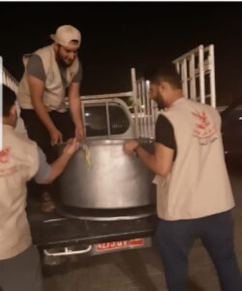 حافلة “تحفظ النعمة”.. وتوزّعها على المستحقين