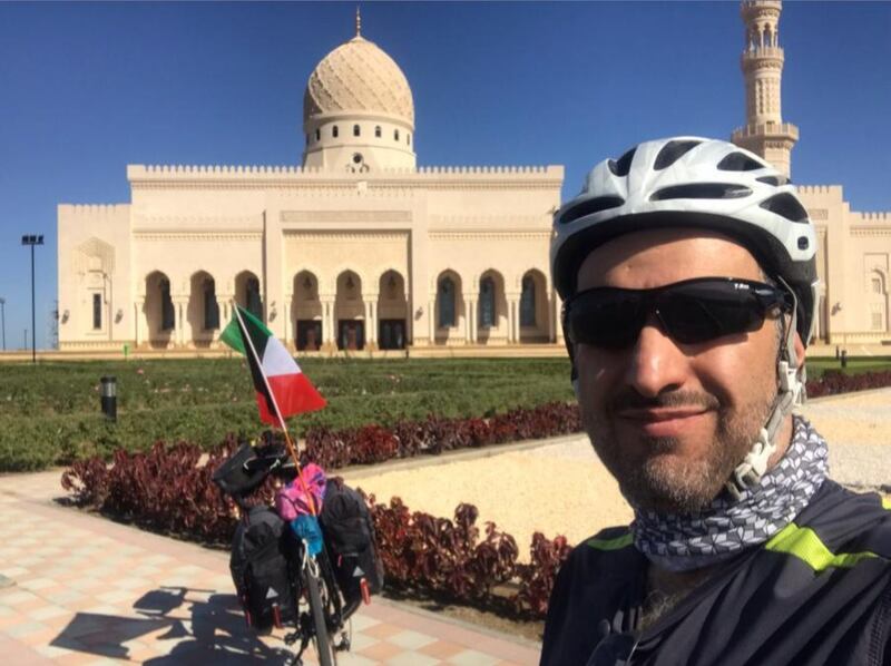 ينطلق من مسقط: كويتي يطوف بـ “الود والوئام” بين دول الخليج بدراجة هوائية