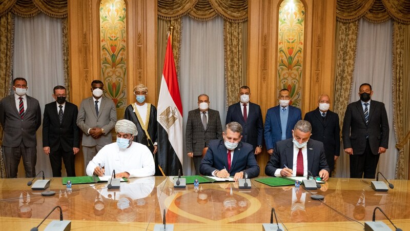 شركة عمانية تُقيم مواقف ذكية في مصر