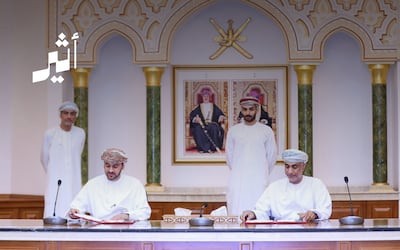 توقيع عقد تنفيذ مشروع ازدواجية شارع النزهة في المعبيلة الجنوبية بطول 11 كيلومترًا