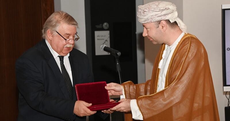 بوتين يمنح “ميدالية بوشكين” لأمين عام المتحف الوطني