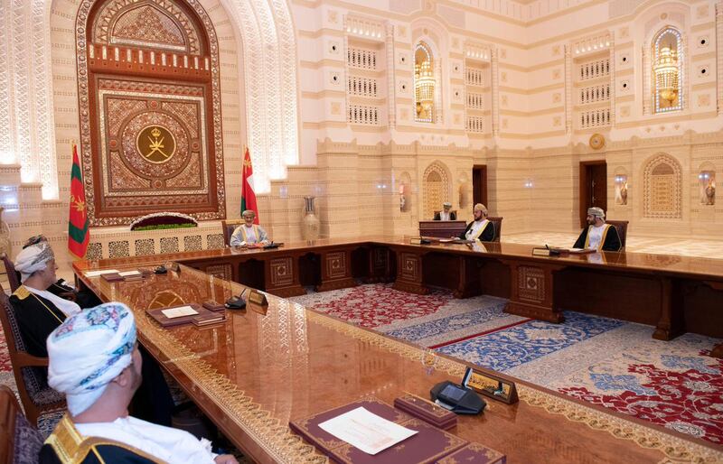 بالصور: جلالة السلطان يترأس اجتماعًا لمجلس الوزراء