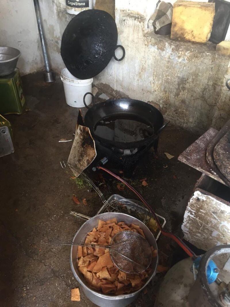 ‏ بالصور: 3 منازل تتحول إلى أماكن للخياطة وتحضير الأطعمة