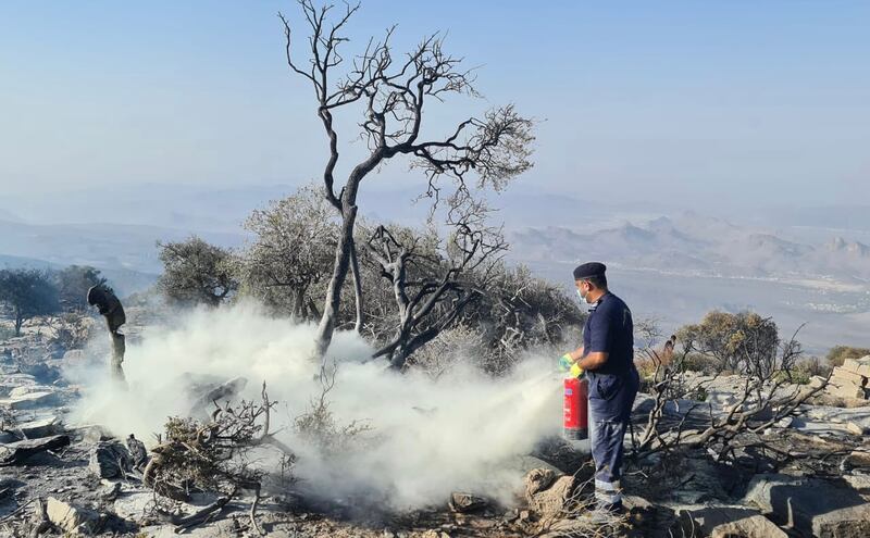 بالصور: السيطرة على 70% من حريق رأس حرق