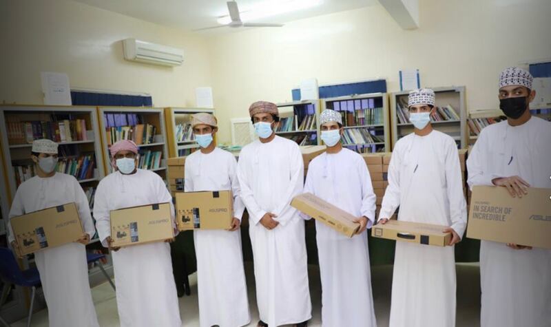 تنمية نفط عمان تمول أكثر من ألفي جهاز لابتوب لطلبة المدارس