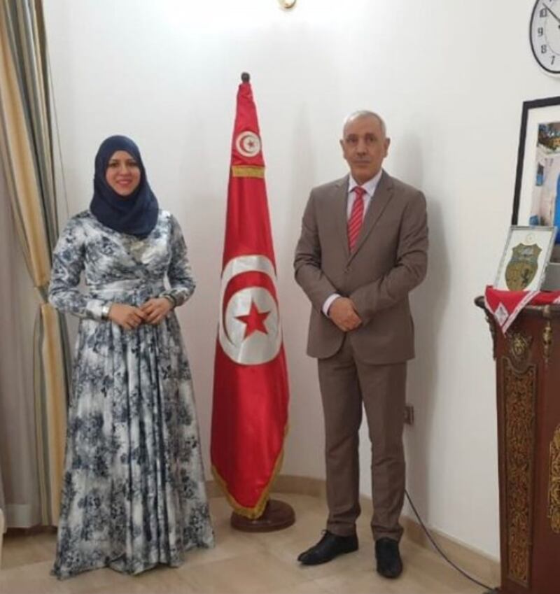 المتوّجة بجائزة الشارقة للإبداع العربي تتحدث لـ “أثير” عن مسيرتها وعلاقتها بالعمانيين 