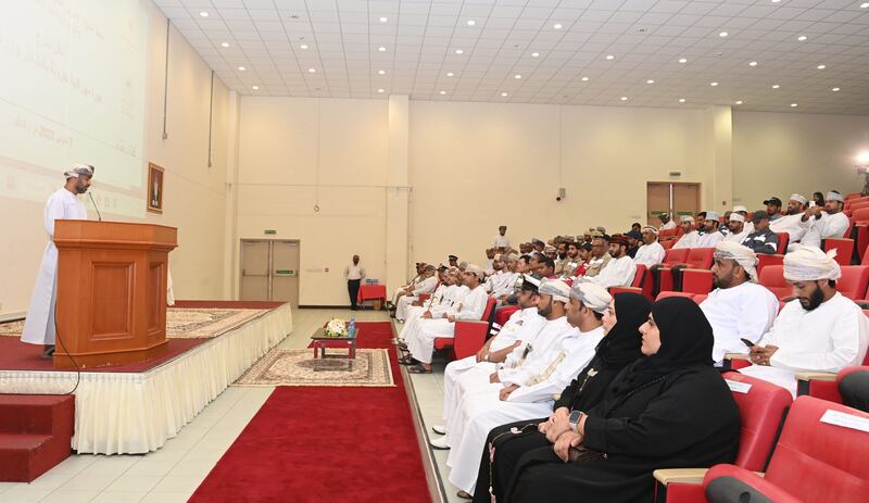 تخريج عدد من المتدربين من معهد الدقم للتدريب الصناعي