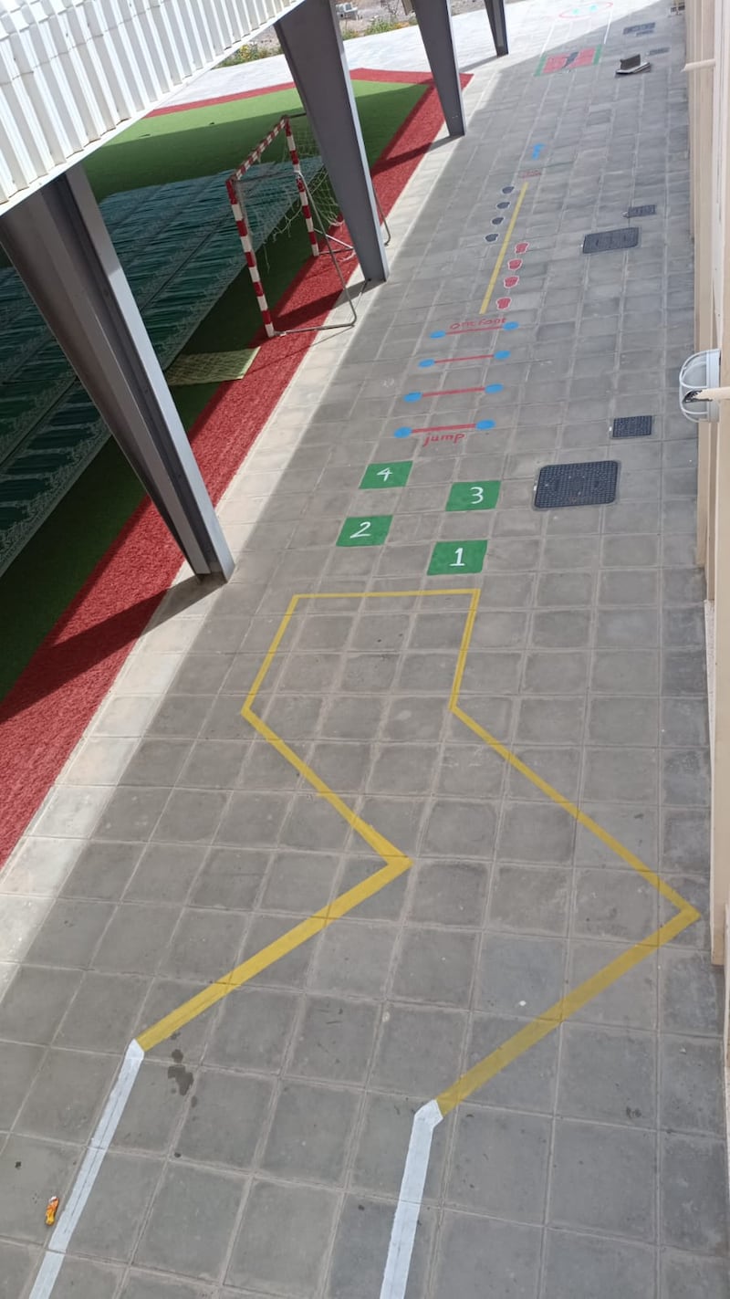 بالصور والفيديو: مدرسة تنشئ مسارًا رياضيًا لرفع المهارات الإدراكية والمعرفية لطلبتها