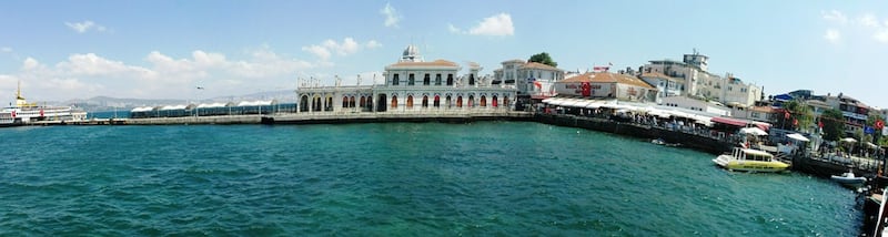 ما المدينة ذات الـ 3500 مسجد و84 متحفا و 10 قصور؟