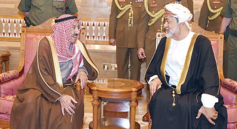 جلالة السلطان يتلقّى تعزية من أمير الكويت