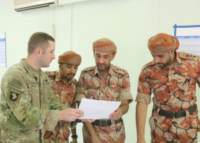 الجيش السلطاني ينفذ تمرينًا عسكريًا مع وحدات من الجيش الأمريكي