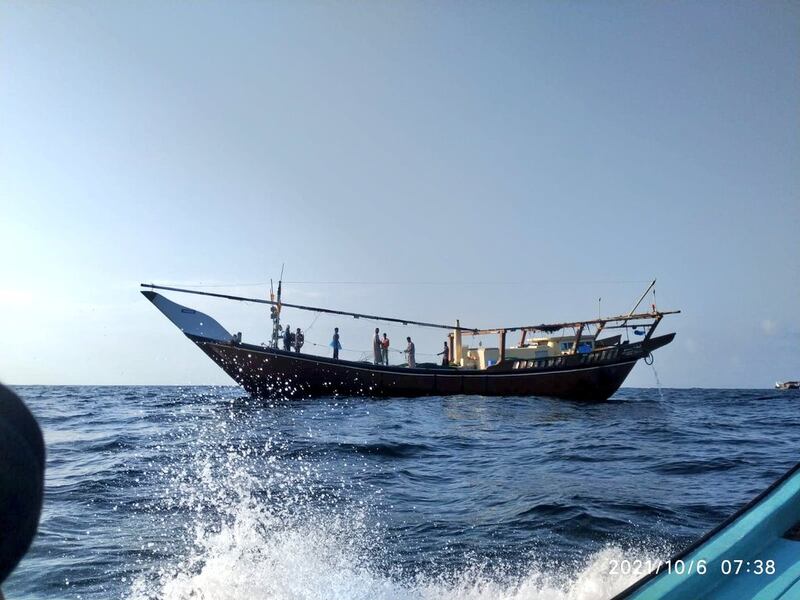 ترحيل 26 عاملا صادوا الربيان