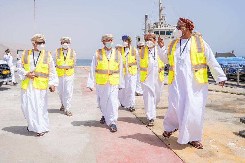 3 وزراء مسؤولون يزورون رصيفًا بحريًا في صور