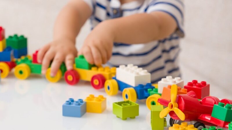 967 شهادة إفراج لألعاب الأطفال..والتجارة تؤكد: اختاروا المناسب منها لأبنائكم
