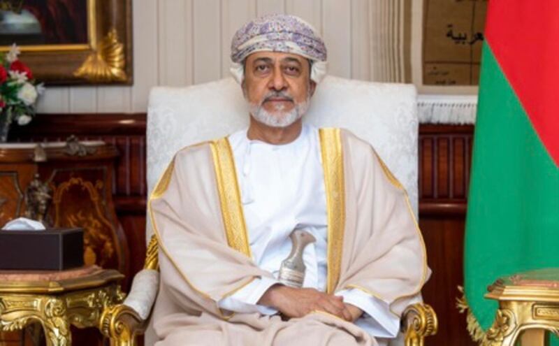 بتوفيق من الله: جلالة السلطان يعود إلى أرض الوطن