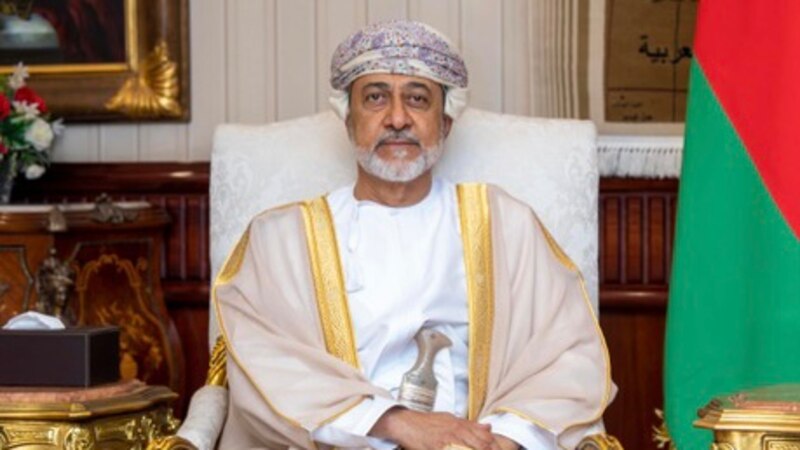 بتوفيق من الله: جلالة السلطان يعود إلى أرض الوطن
