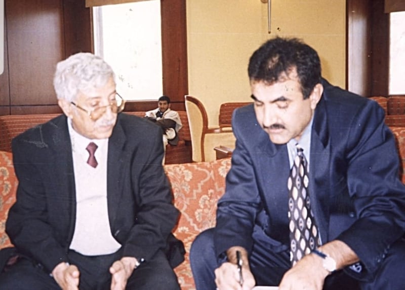 قامات مضيئة عبر “أثير”: الراحل الكبير الشاعر عبدالعزيز المقالح