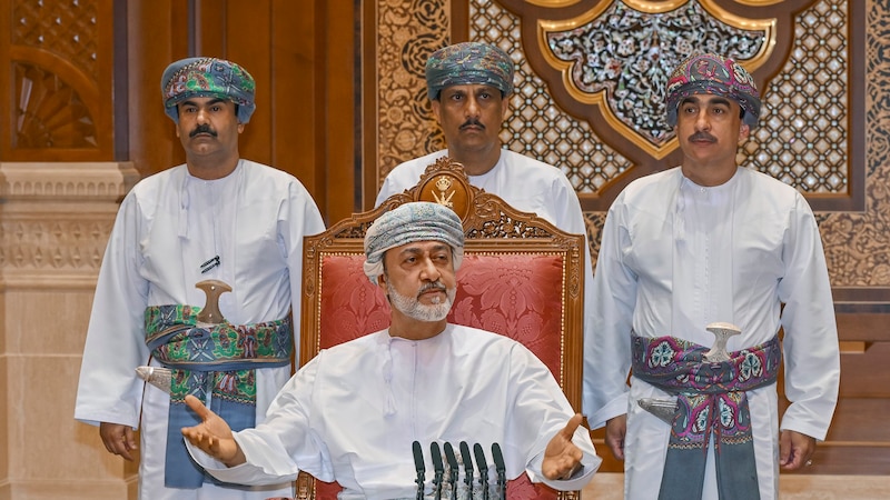 توجيهات سامية في لقاء جلالة السلطان بشيوخ من 3 محافظات