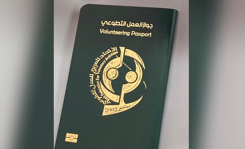 أول عماني يحصل على جواز العمل التطوعي يتحدث عن تجربته