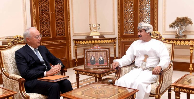 وزير المكتب السلطاني يستقبل سفيري الجزائر والنمسا